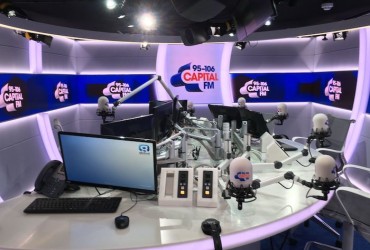 Estúdio da Capital FM de Londres, uma das emissoras mais conhecidas e ouvidas no Reino Unido / crédito: radiotoday.co.uk