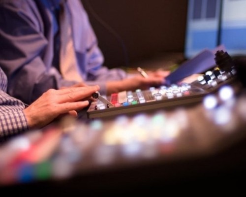 Análise mostra que investimentos baixos no rádio geram resultados fracos no mix de mídia