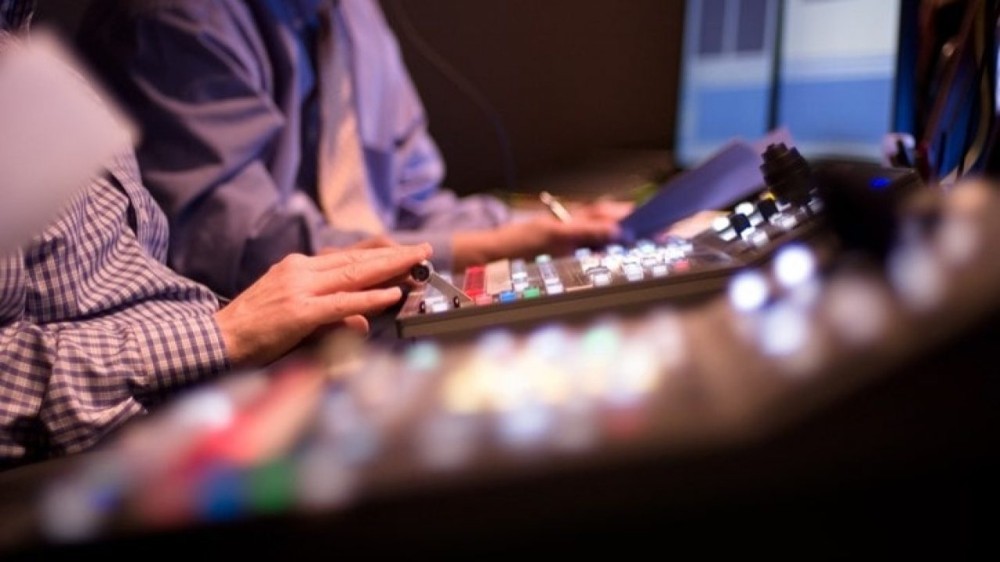 Análise mostra que investimentos baixos no rádio geram resultados fracos no mix de mídia