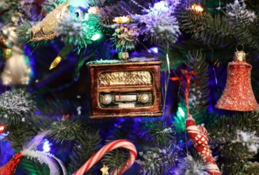 Números de dezembro apontam que o rádio segue como trilha sonora de Natal nos EUA